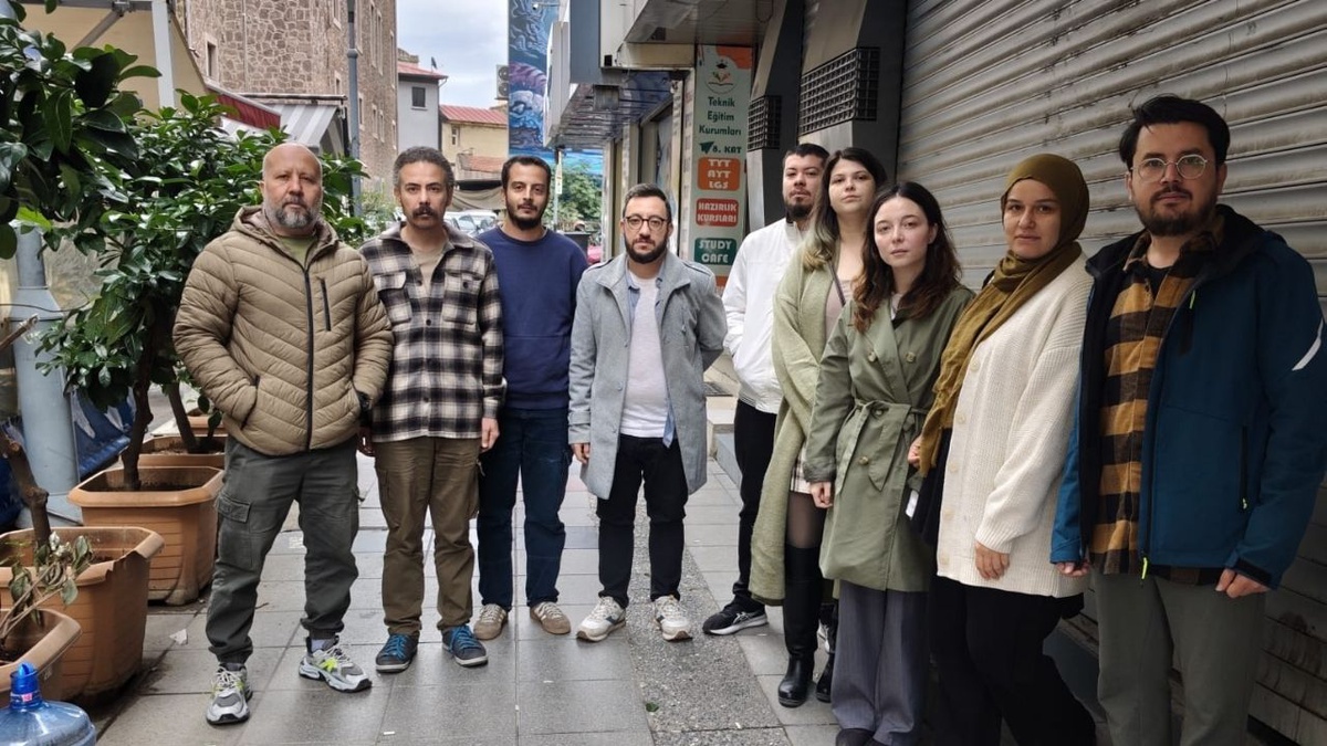 İzmir\'de Manşetiz\'in 12 gazetecisi, alacakları için Kod 48 ile işten çıkarıldı