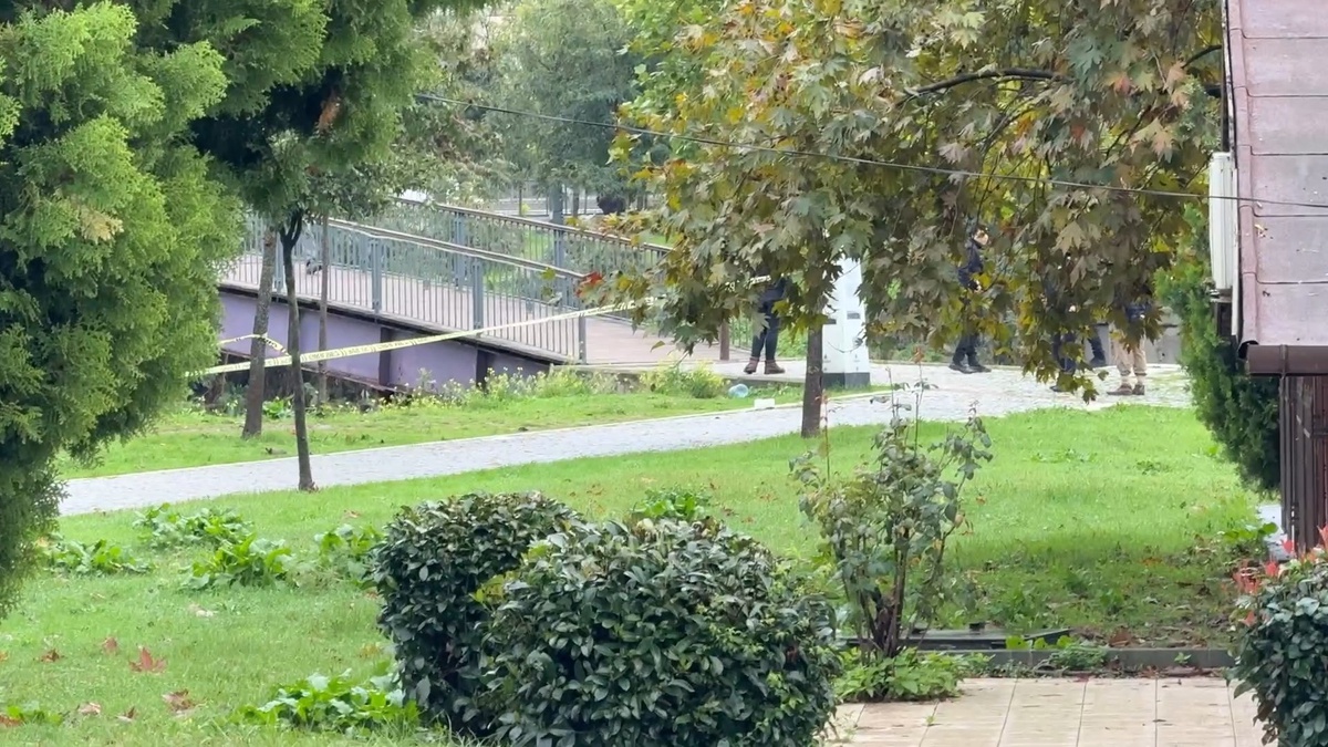 Kağıthane\'de köprü ayağına takılan 40\'lı yaşlardaki erkek cesedi bulundu