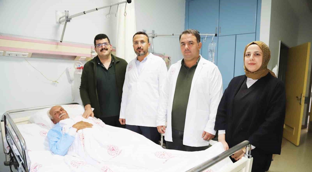 Adıyaman Kahta Devlet Hastanesi\'nde bacak damarına balon anjiyoplasti ilk kez yapıldı