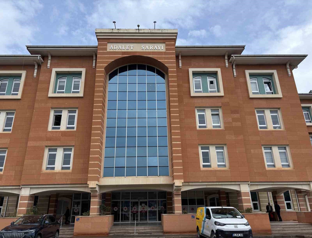 Kastamonu Cide\'de bıçaklı kavgada ölen kişinin davasında sanık 13 yıl 9 ay hapis aldı