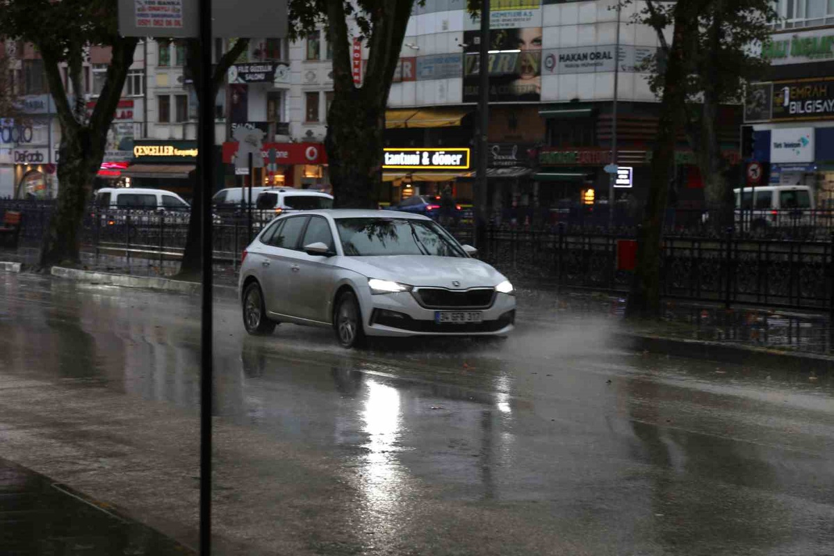 Kastamonu Valiliği kuvvetli sağanak uyarısı yaptı, yağışlar cumaya kadar sürecek