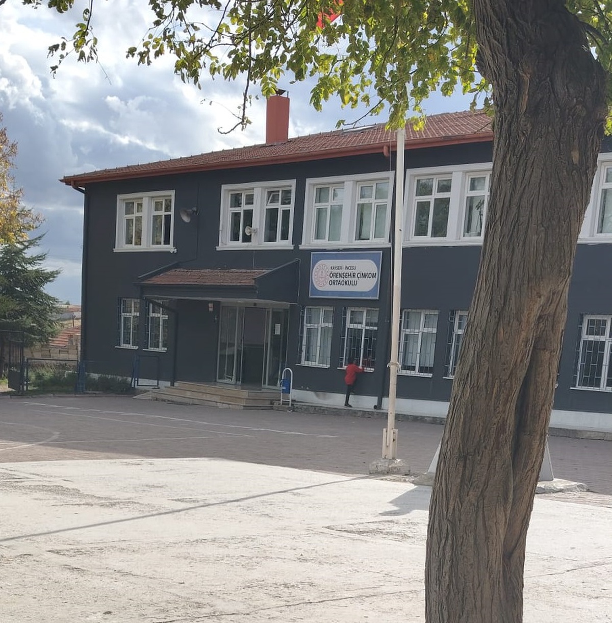 Kayseri İncesu\'da meyve suyundan içen 12 öğrenci rahatsızlanarak hastaneye kaldırıldı
