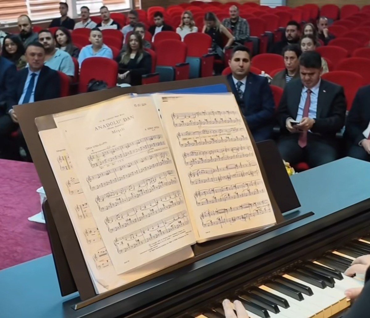 Kilis Valisi Kalaylı, müzik öğretmenleriyle enstrüman ihtiyaçlarını görüştü