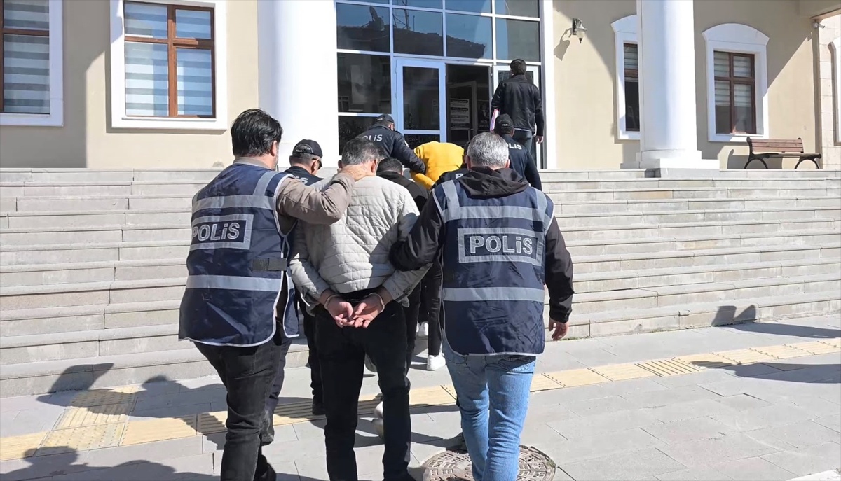 Kırşehir\'de 341 bin liralık kredi kartı dolandırıcılığında 3 şüpheli tutuklandı
