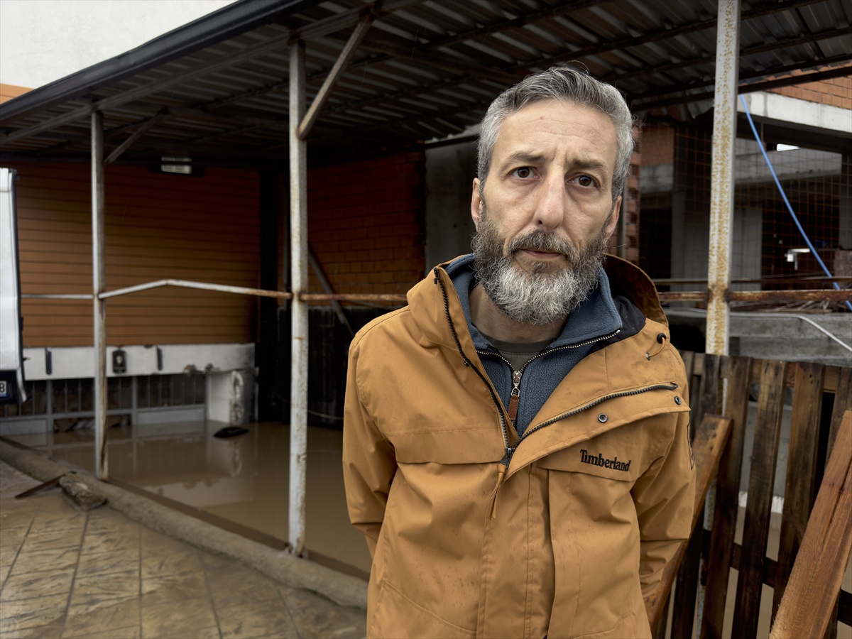 Kocaeli Başiskele\'de depoyu 30-45 dakikada su bastı, tahmini 2,5-3 milyon lira zarar var
