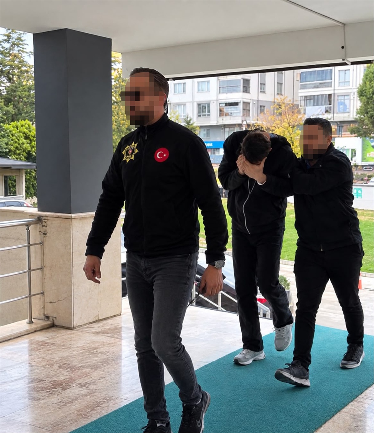 Konya Seydişehir\'de narkotik operasyonda 3 zanlıdan 1\'i tutuklandı