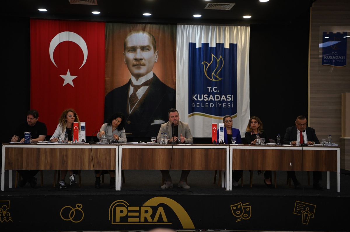 Kuşadası Belediye Meclisi borçsuz 3 milyar 750 milyon TL\'lik 2027 bütçesini onayladı