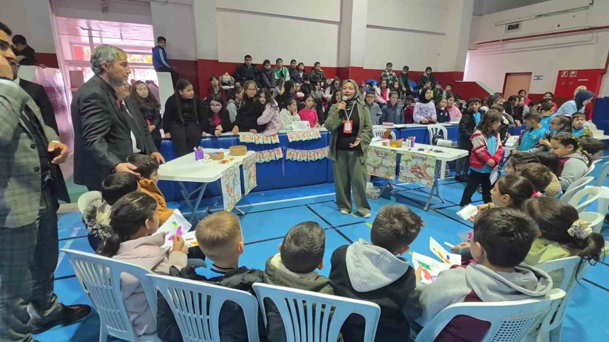 Kütahya\'da bilim şenliğinde öğrencilerin bilgiyi üretime dönüştürmesi hedeflendi