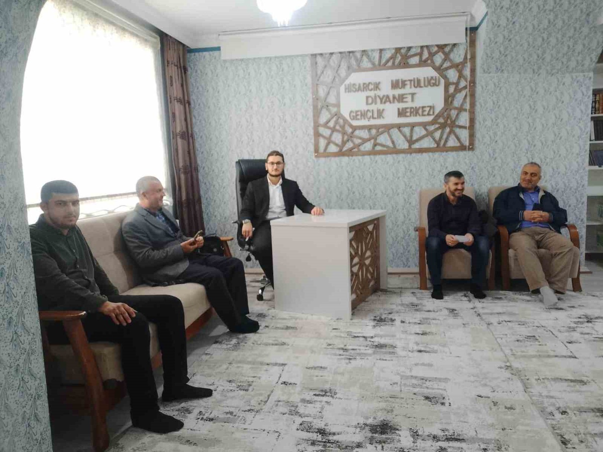 Kütahya Hisarcık\'ta Müftülük, Diyanet Gençlik Merkezi\'nde kitap okuma etkinliği düzenledi