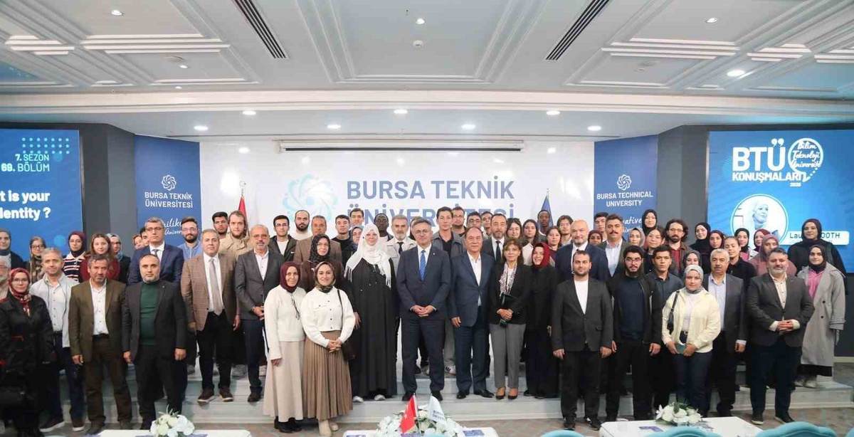 Lauren Booth BTÜ\'de kimlik ve inanç üzerine konuştu, Gazze\'yi anlattı