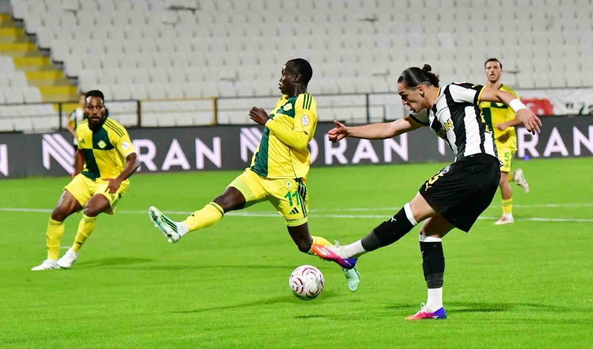 Manisa FK\'nın Esenler Erokspor ile maçı 90+6\'da Kanga penaltısıyla 1-1 bitti