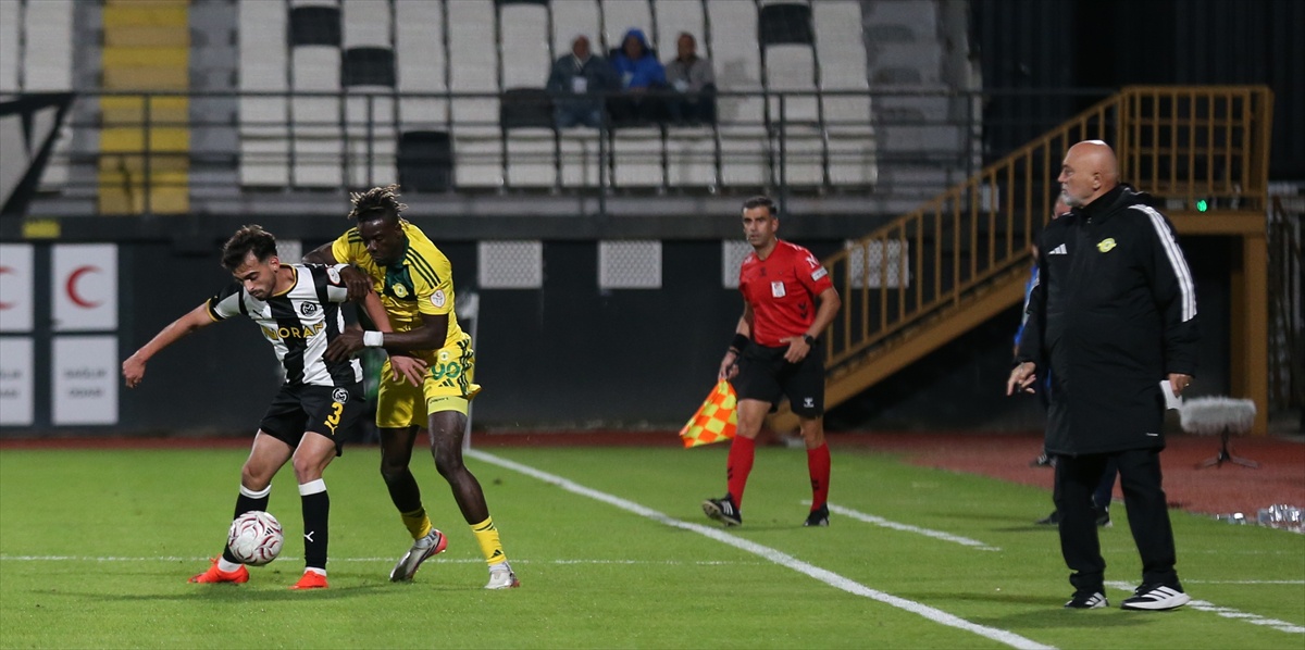 Esenler Erokspor, Manisa FK ile 1-1 berabere kalıp 90+6 penaltısıyla eşitliği buldu