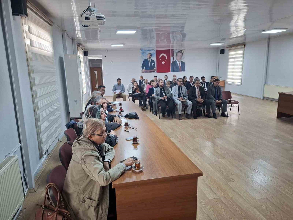 Sarıgöl\'de okul güvenliği toplantısında eğitimcilere protokol kuralları anlatıldı