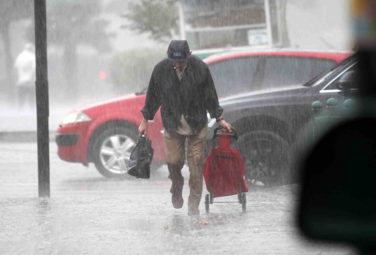 Meteoroloji Erzincan, Erzurum ve Bayburt\'u kuvvetli yağış ve fırtınaya karşı uyardı