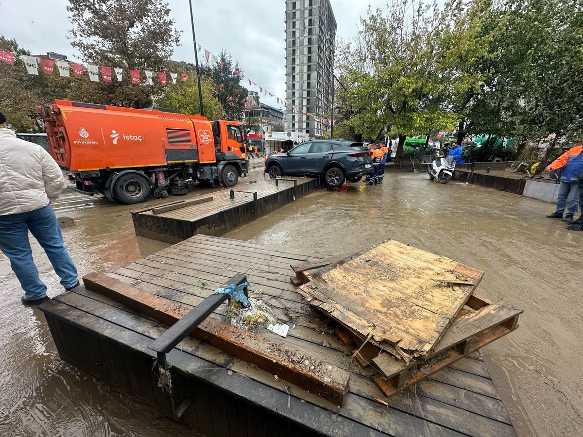 Meteoroloji cumartesi İstanbul geneli için kuvvetli yağış uyarısı yayınladı