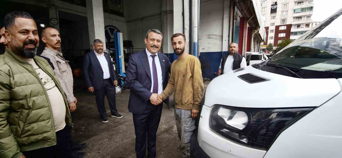 MHP Diyarbakır İl Başkanı Özcoşkun, 3. Sanayi Sitesi\'nde esnafın sorunlarını dinledi