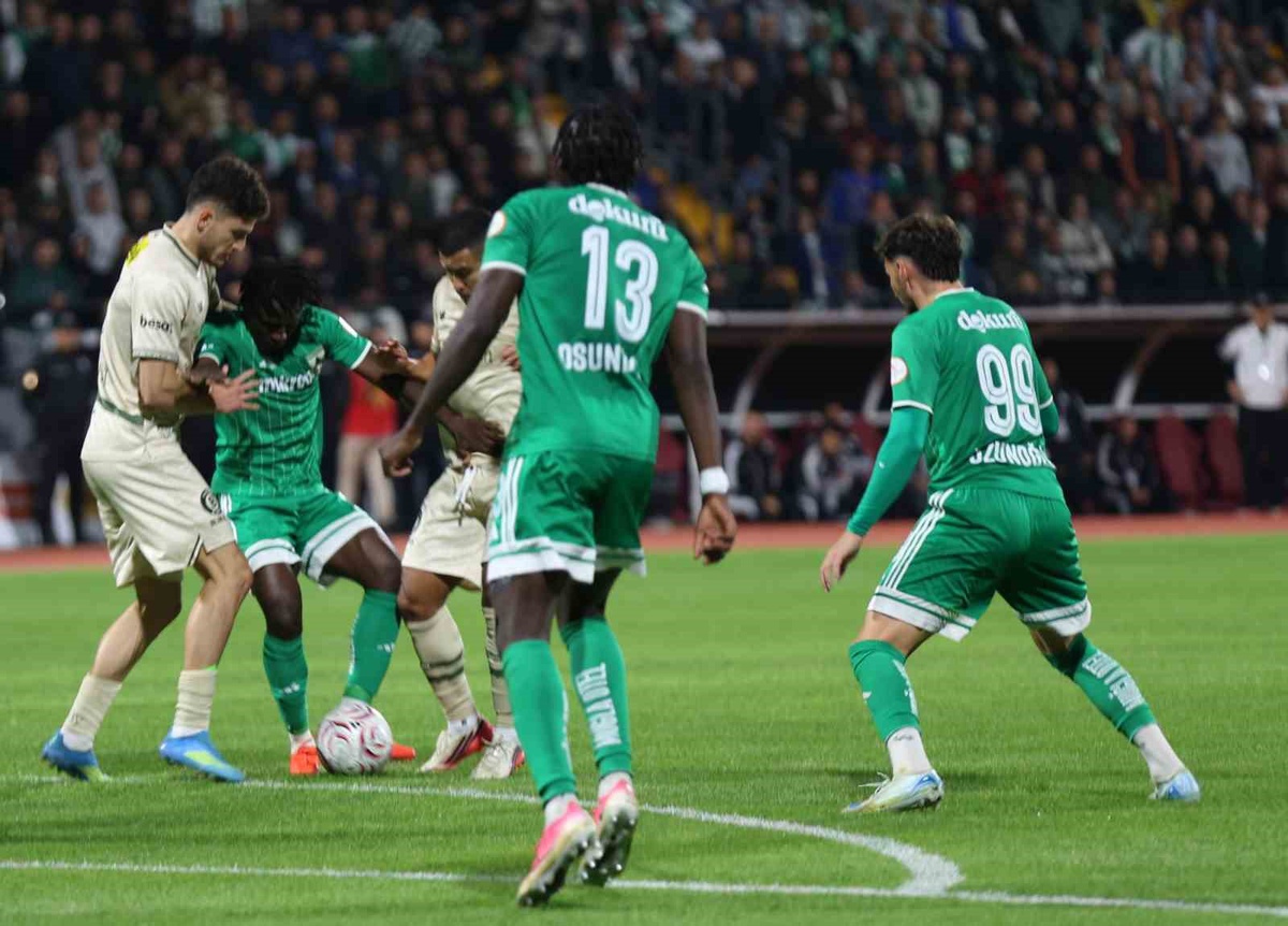 Bursaspor, Muğlaspor\'u deplasmanda 3-0 yendi, Iheanacho iki gol attı