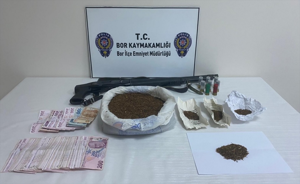 Niğde Bor\'da uyuşturucu operasyonunda 3 şüpheli gözaltına alındı, 1\'i tutuklandı