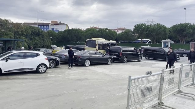 Özgür Özel, Silivri'de İmamoğlu savunmasını izledi, Halk TV'ye kayyımı eleştirdi