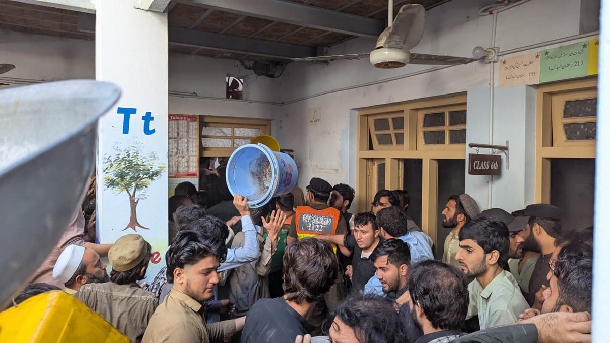 Pakistan\'da özel okulda facia: Çatı çöktü, 28 çocuk ve 1 öğretmen öldü