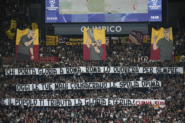 Roma taraftarları Mourinho için bunu yaptı! Sonrasında yaşananlar inanılmaz