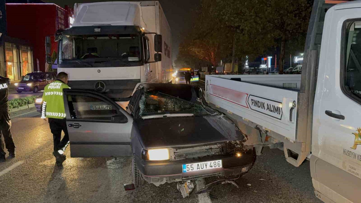 Samsun Tekkeköy\'de 4 aracın karıştığı kazada kadın sürücü ve oğlu yaralandı