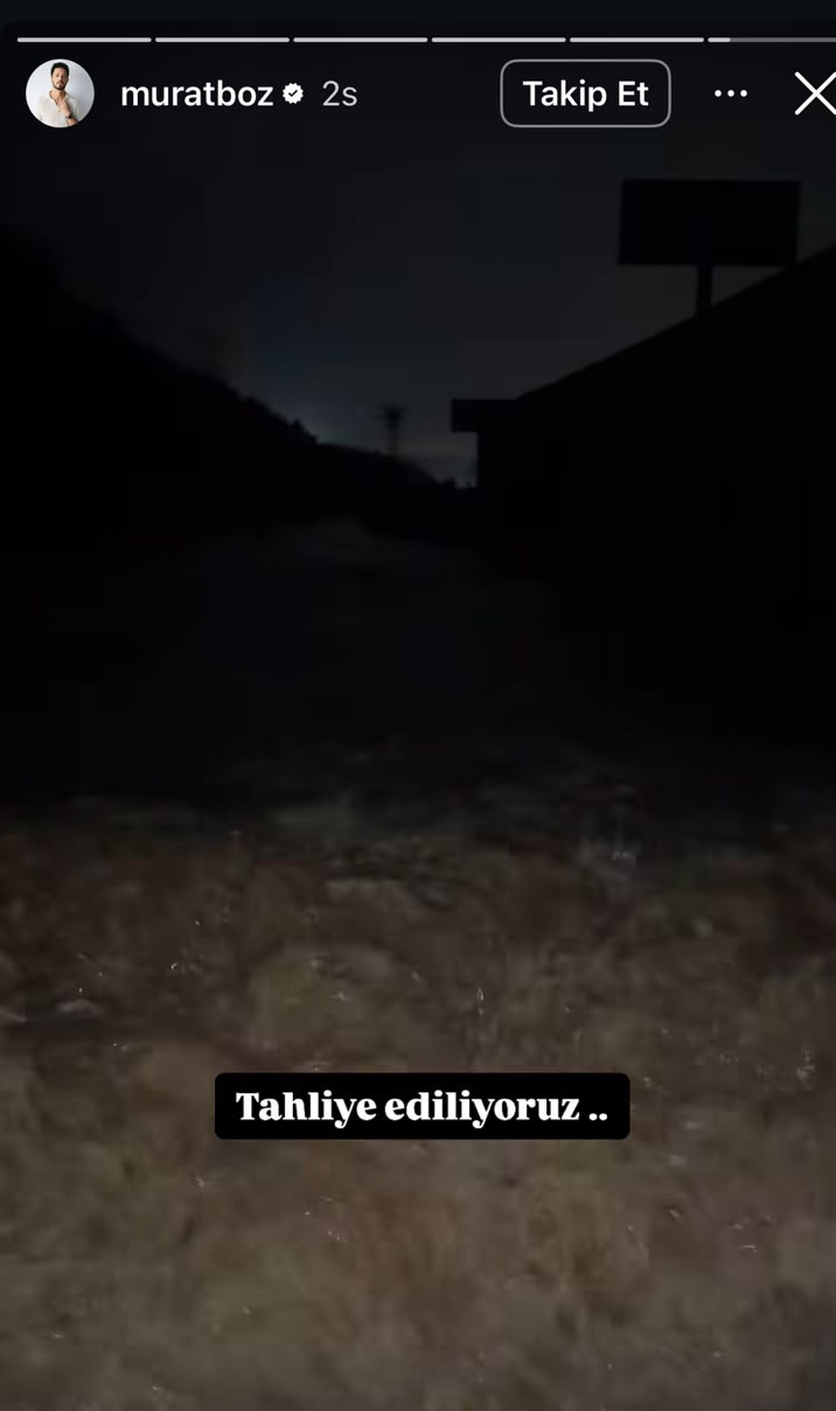 Murat Boz, İstanbul Sarıyer\'de sağanakta stüdyoda mahsur kaldı, botla tahliye edildi