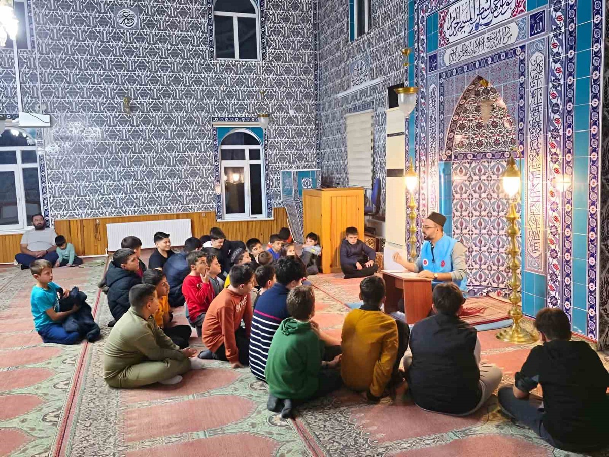 Eskişehir Seyitgazi\'de gençler Kırka\'da Kur\'an\'ın bilimsel mucizelerini dinledi