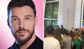 Sinan Akçıl havalimanında yaşadıklarına isyan etti: Rezil olduk!