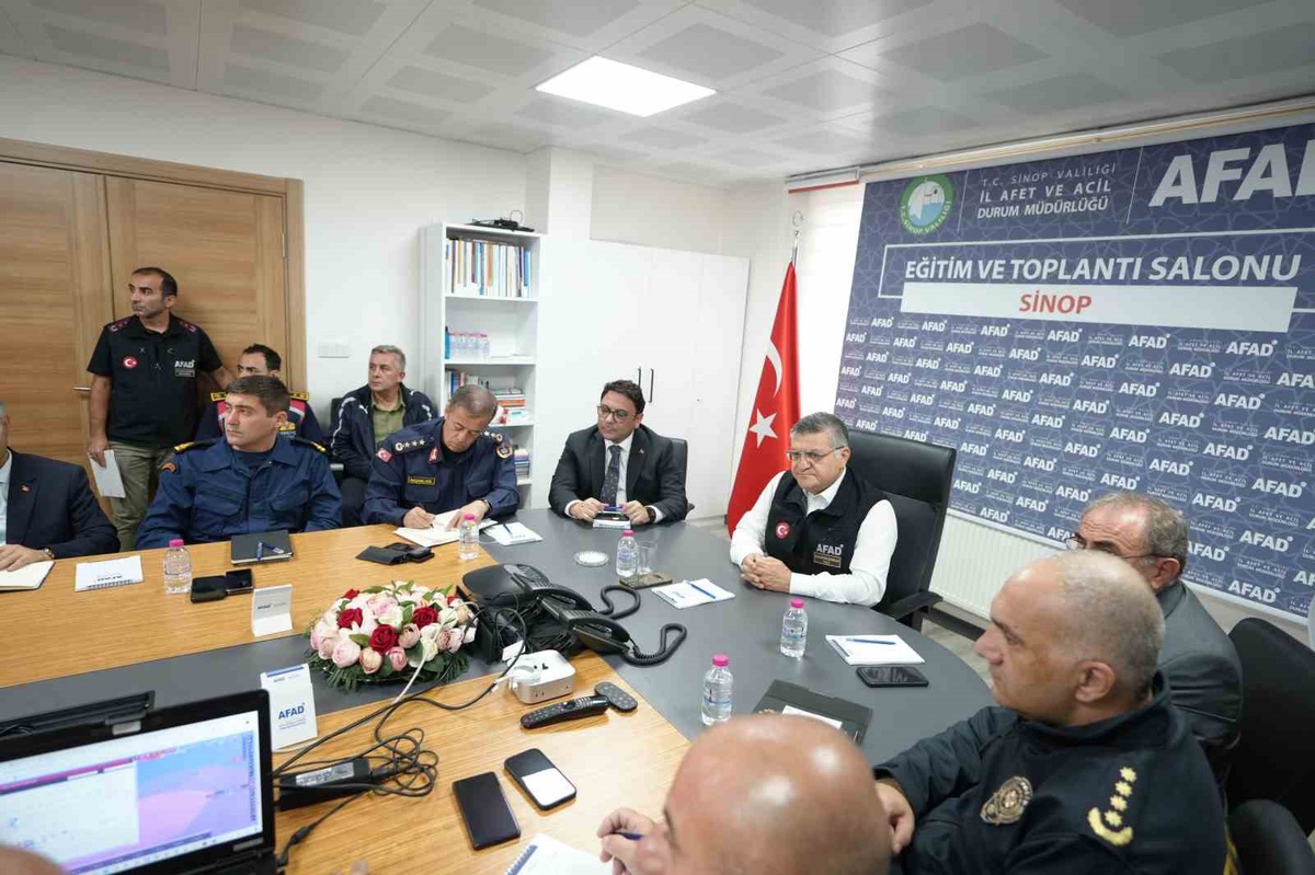 Sinop\'ta sarı kodlu yağış uyarısı üzerine afet kurulu sel ve heyelan önlemlerini aldı