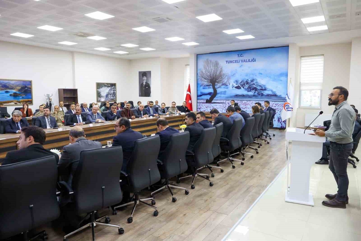 Tunceli\'de yatırım toplantısı yapıldı, 130 projenin 88\'i sürüyor, 18 proje tamamlandı