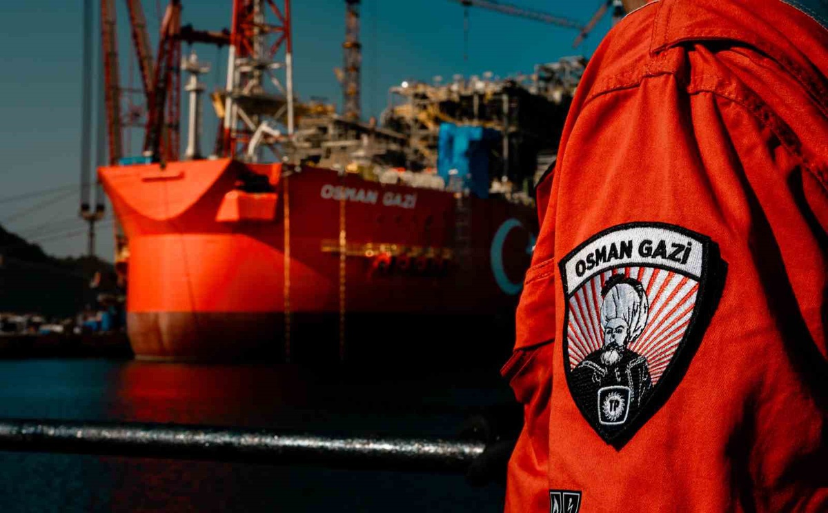 Türkiye’nin ilk yüzer üretim platformu Osman Gazi görev yerine uğurlanıyor