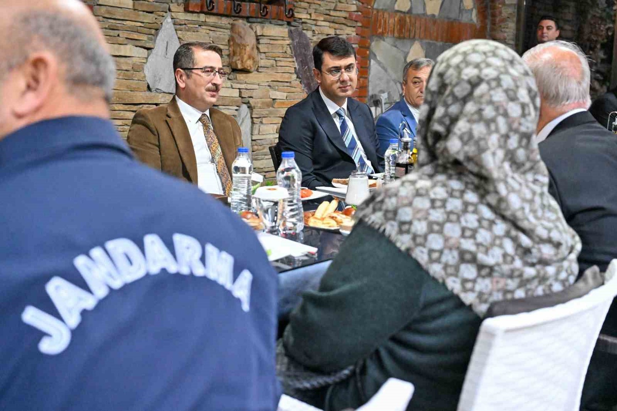 Uşak Valisi şehit aileleri ve gazilerle buluştu