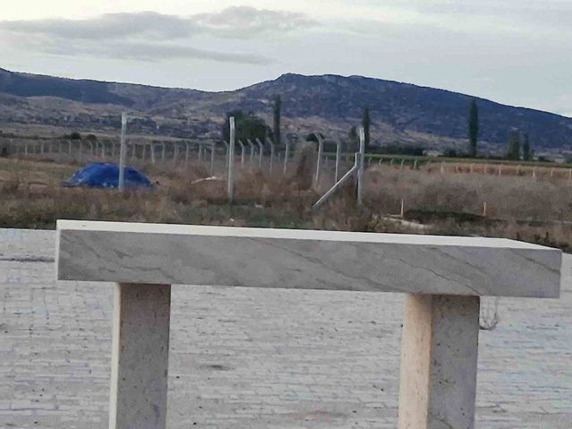 Zeycan Gökçe, Denizli Çivril'de 11 bin 600 metrekare araziyi mezarlık için bağışladı