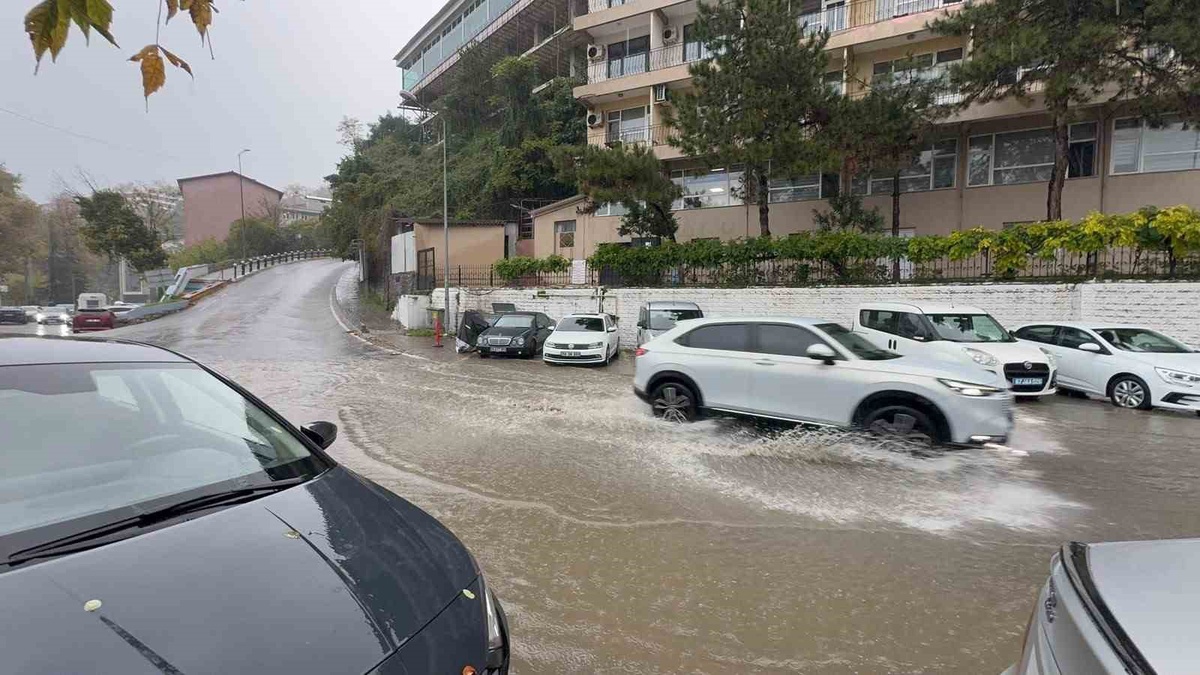 Zonguldak\'ta sağanak nedeniyle motosiklet ve motokuryelere trafik yasağı konuldu