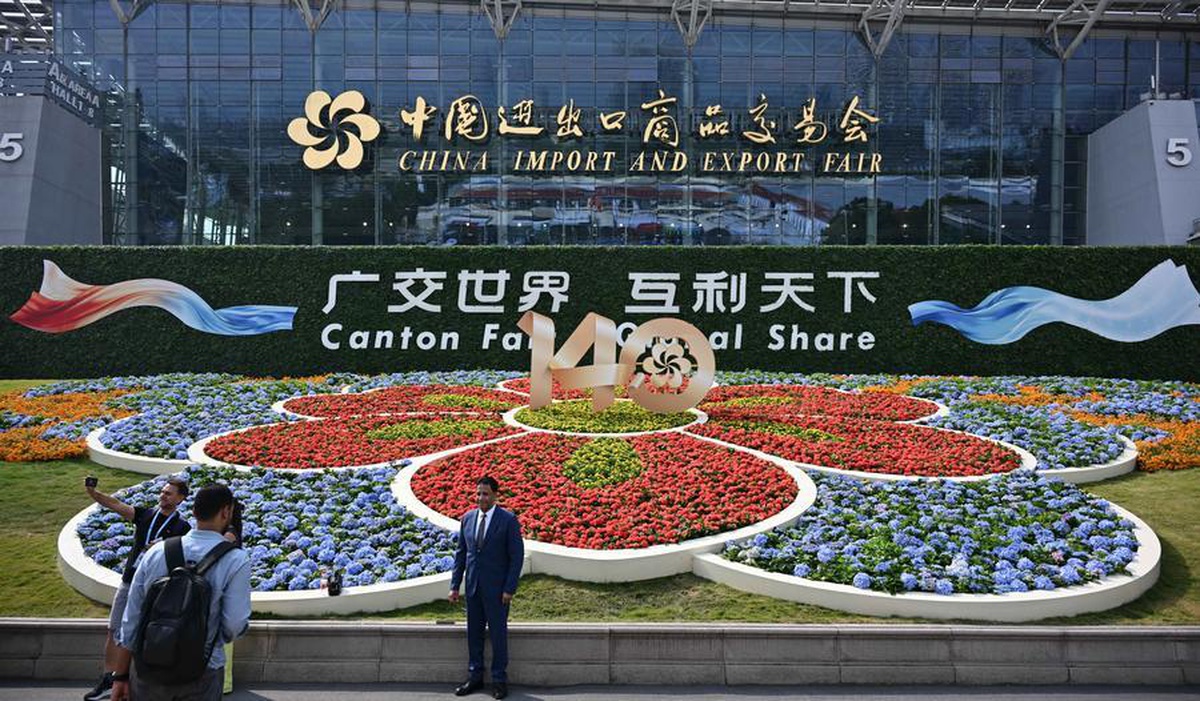 140. Kanton Fuarı Guangzhou\'da kapılarını açtı, yaklaşık 340 bin yabancı alıcı bekleniyor