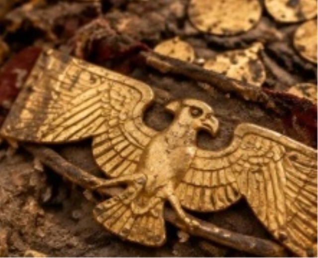1500 yıllık mezardan altın ayakkabılar çıktı