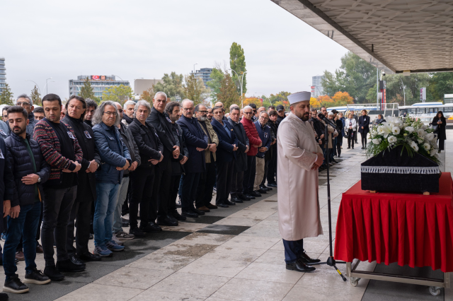 Usta sanatçı Alpay son yolculuğuna uğurlandı