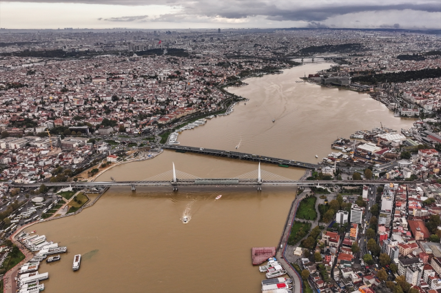 84 yılın rekor yağışı İstanbul'u vurdu! Geriye bu görüntüler kaldı