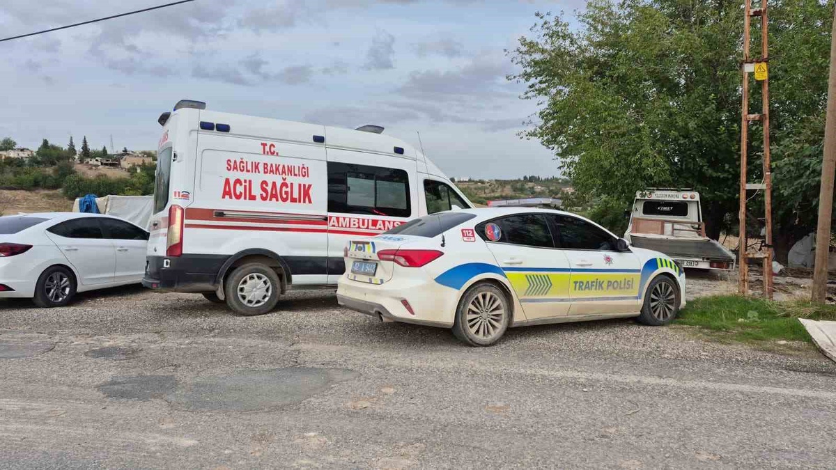 Adıyaman\'da devrilen motosikletin sürücüsü yaralanarak hastaneye kaldırıldı