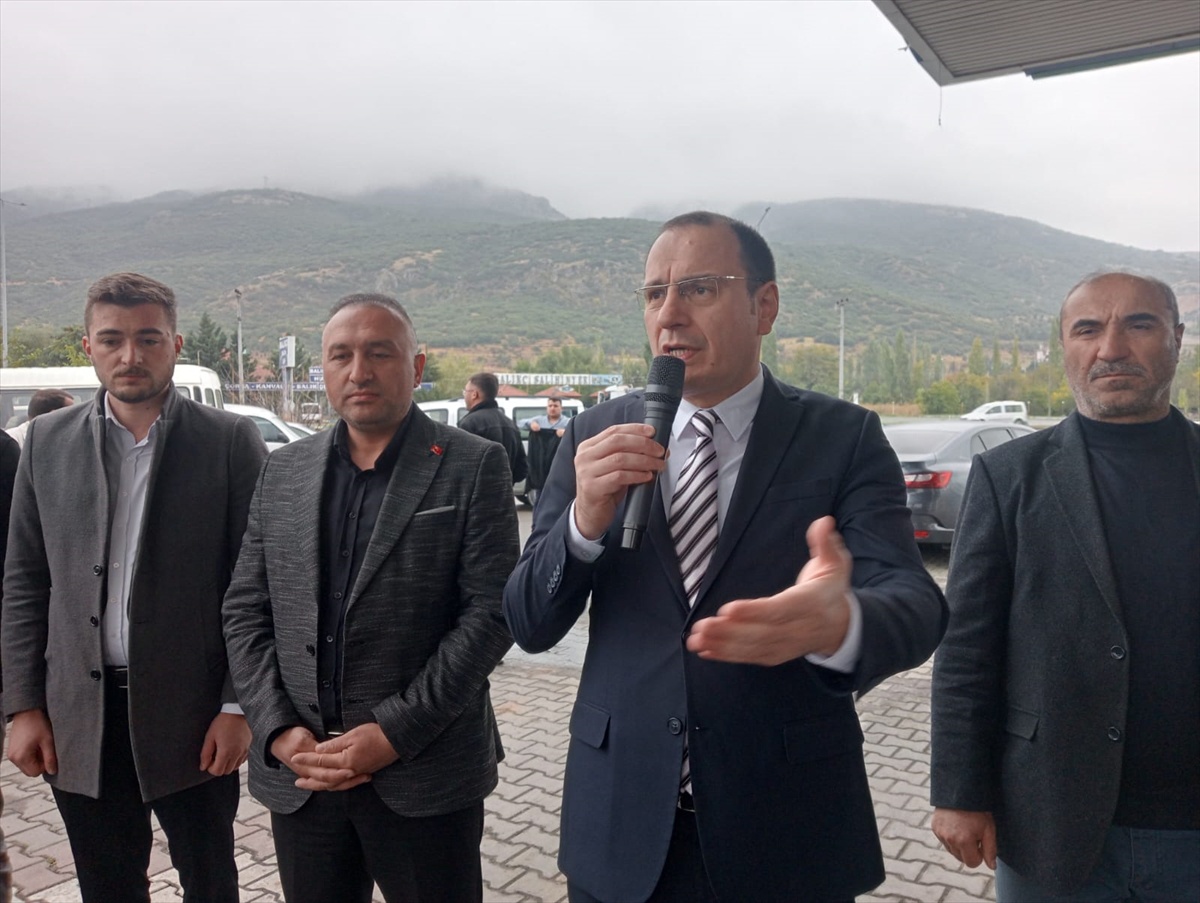 Afyonkarahisar Çay\'da 200 çiftçiye yüzde 50 hibeli 56 ton sertifikalı tohum dağıtıldı