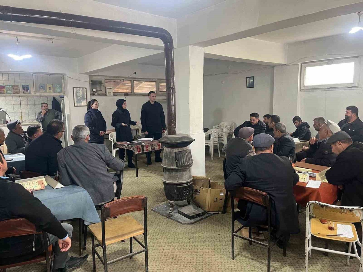 Afyonkarahisar jandarması Sinanpaşa Bulca\'da silah ruhsatlılara kazaları anlattı