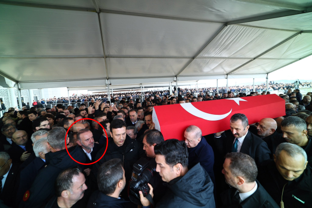 AK Parti'ye geçeceği konuşulan Alper Yeğin, Cumhurbaşkanı Erdoğan ile aynı karede