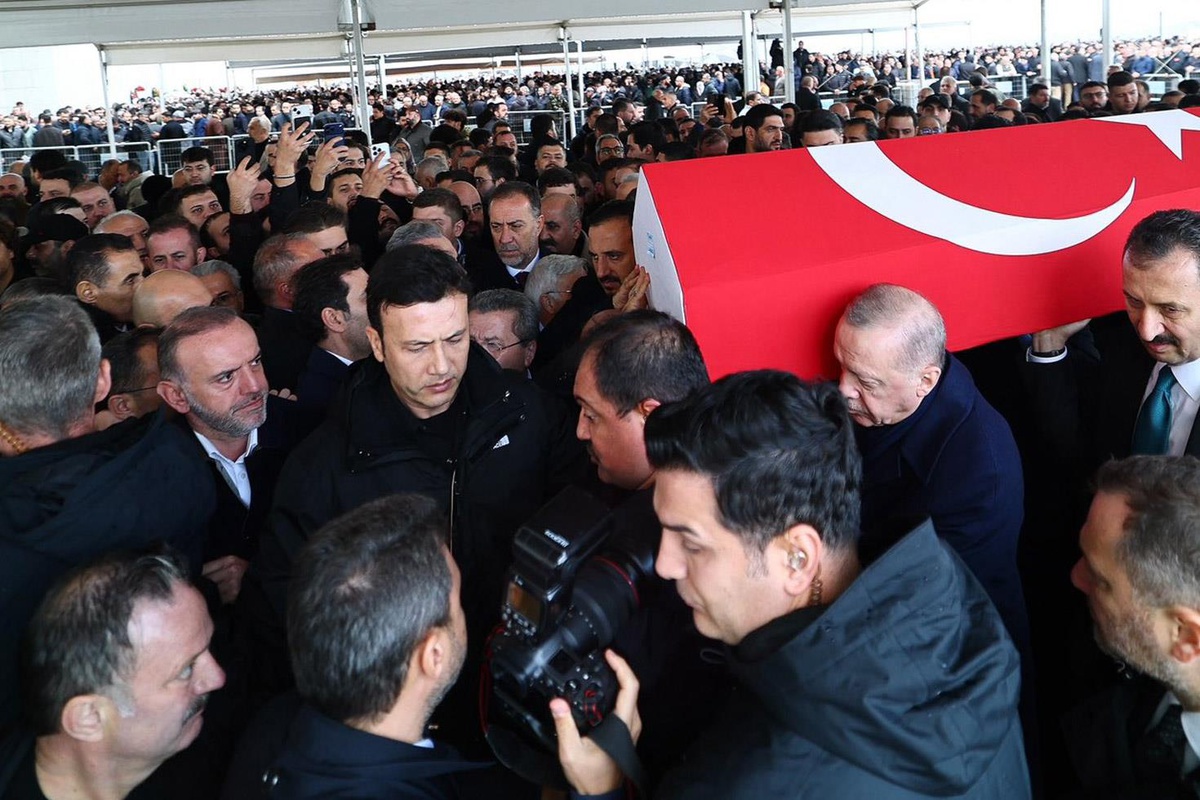 AK Parti\'ye geçeceği konuşulan Alper Yeğin, Cumhurbaşkanı Erdoğan ile aynı karede
