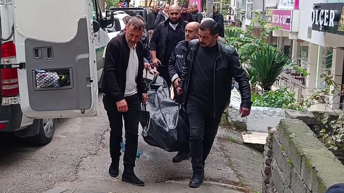 Amasya\'da 16 yaşındaki kız öğrenci babasının açtığı kilitli odada ölü bulundu