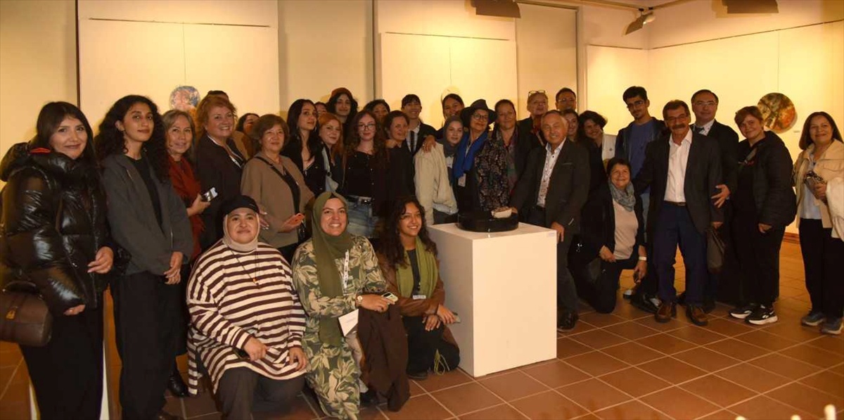 Eskişehir\'de \'Yansıma\' sergisi 21 ülkeden 81 eseri sanatseverlerle buluşturdu