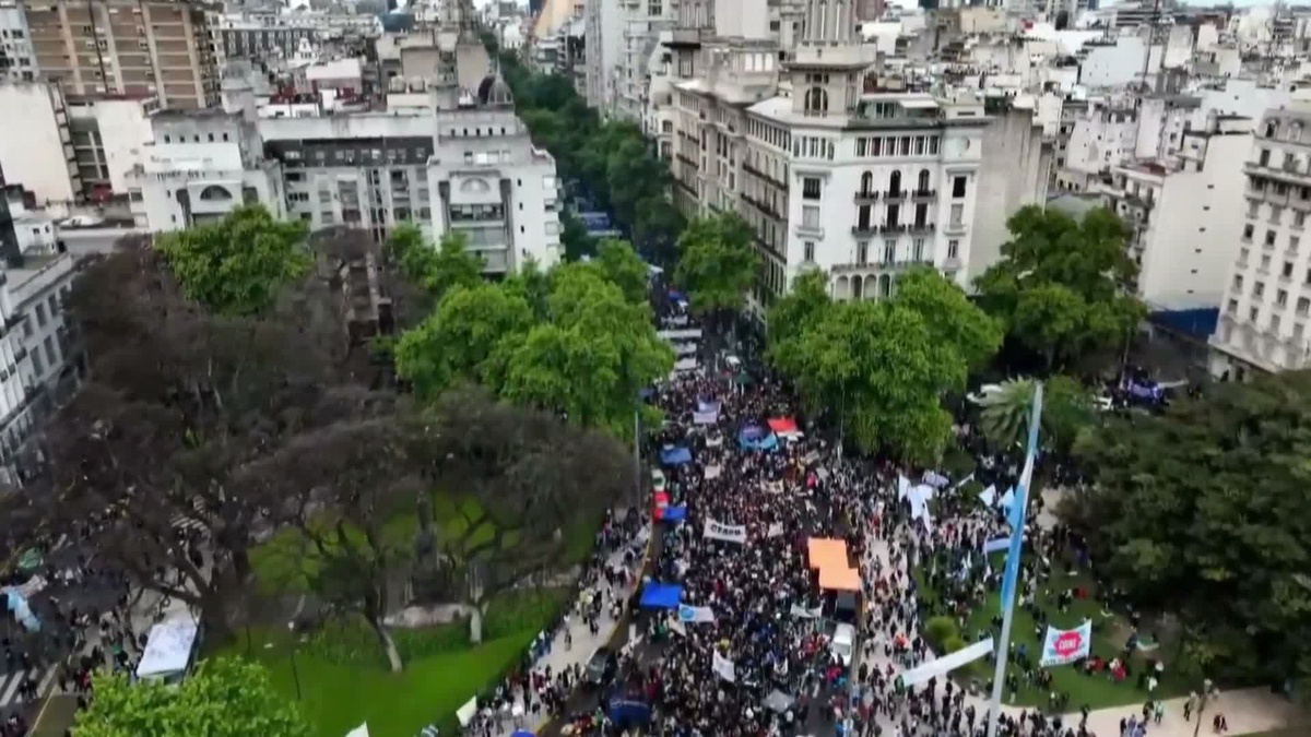 Arjantin\'de üniversite finansmanı protestosunda 25 kişi gözaltına alındı
