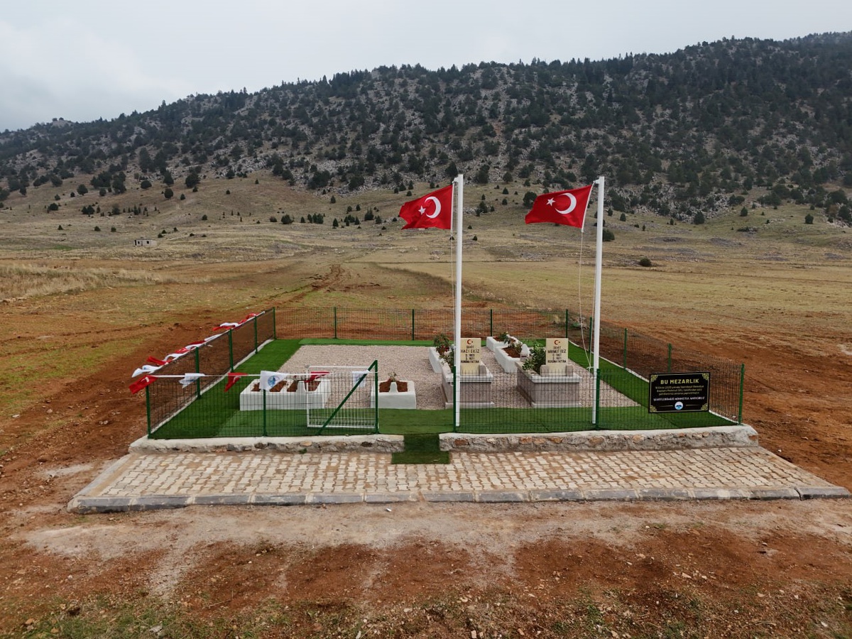 Asırlık mezarlar, şehitlik oldu