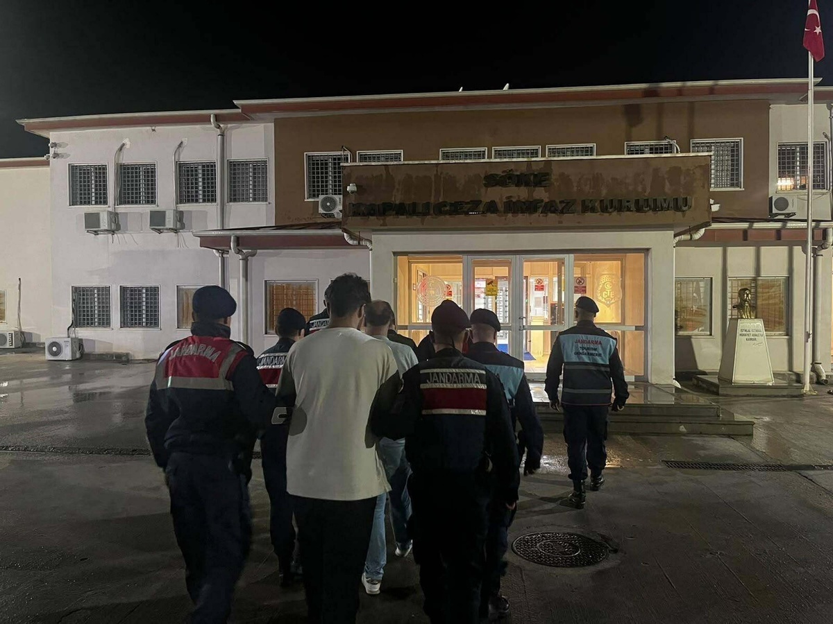 Aydın Didim\'deki otel operasyonunda 14 kaçak göçmen gözaltına alındı, 8\'i tutuklandı