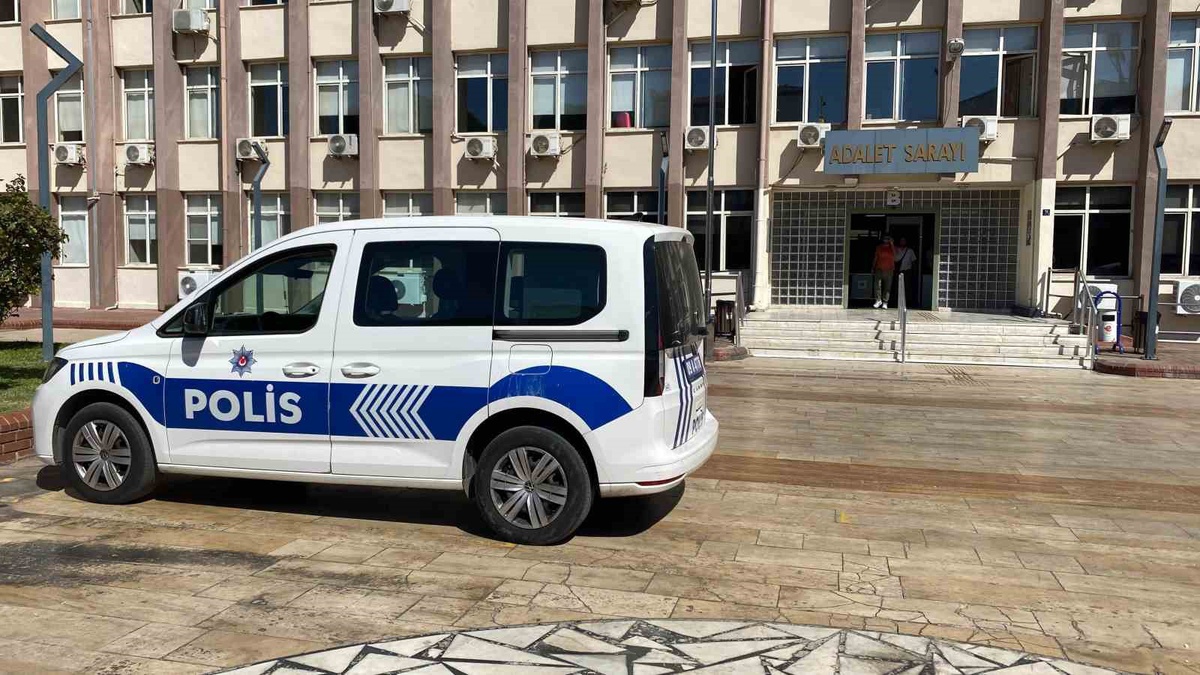 Aydın\'da 6 yıl 3 ay hapis cezası olan FETÖ hükümlüsü apartman boşluğunda yakalandı